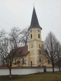 Kirche in Kiefenholz